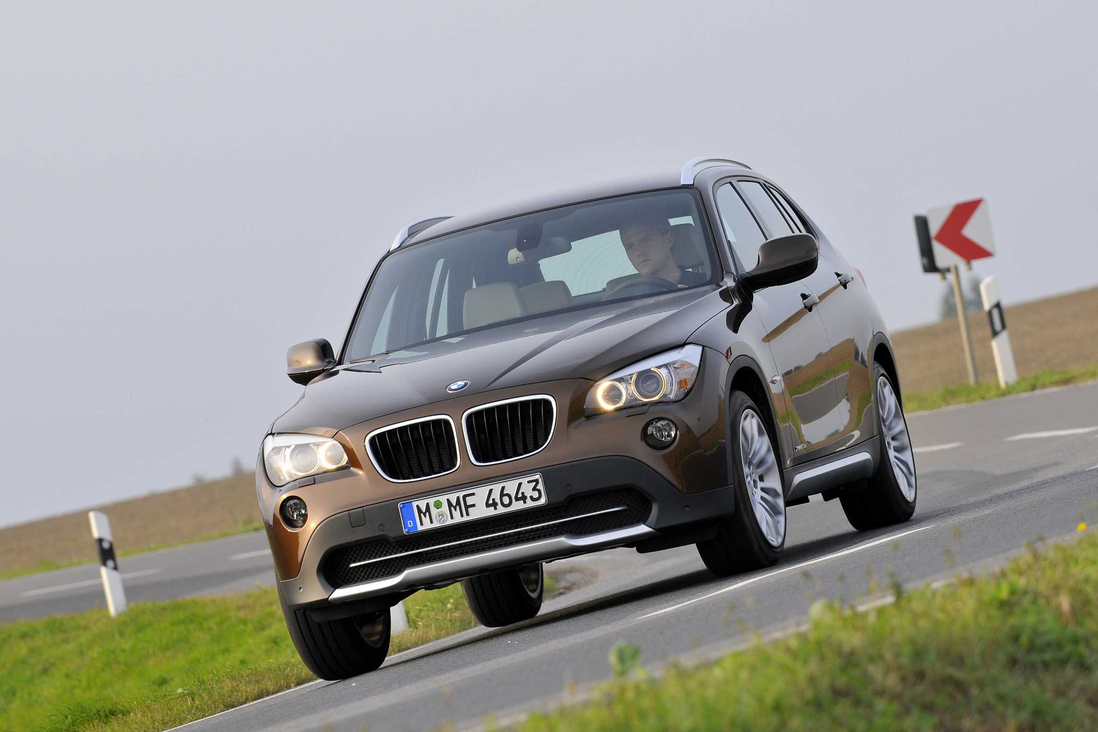 Каталог бмв. BMW x1 2010. BMW x1 Front. БМВ 2010х. БМВ 1 2010.