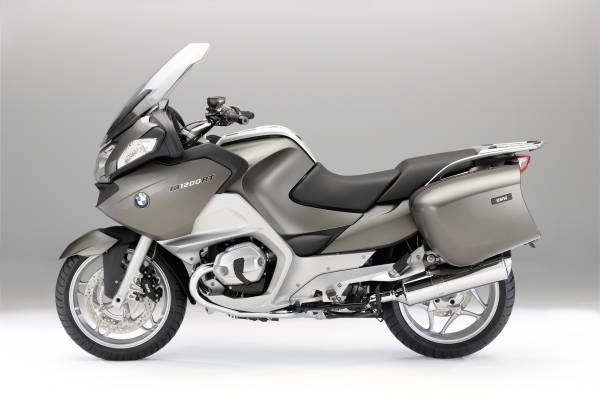 BMW Motorrad Modellpflegemaßnahmen für das Modelljahr 2018. Neue Farben und  Sonderausstattungen für noch mehr Sicherheit und Fahrspaß.