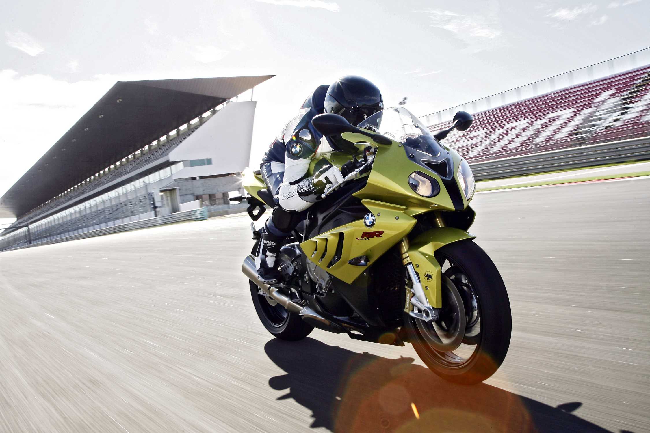 BMW s1000rr 1366x768