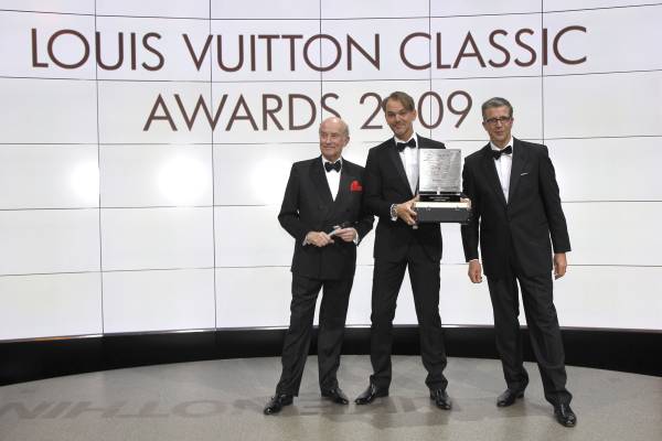 Jaguar C-X75 Scoops Louis Vuitton Award in Paris
