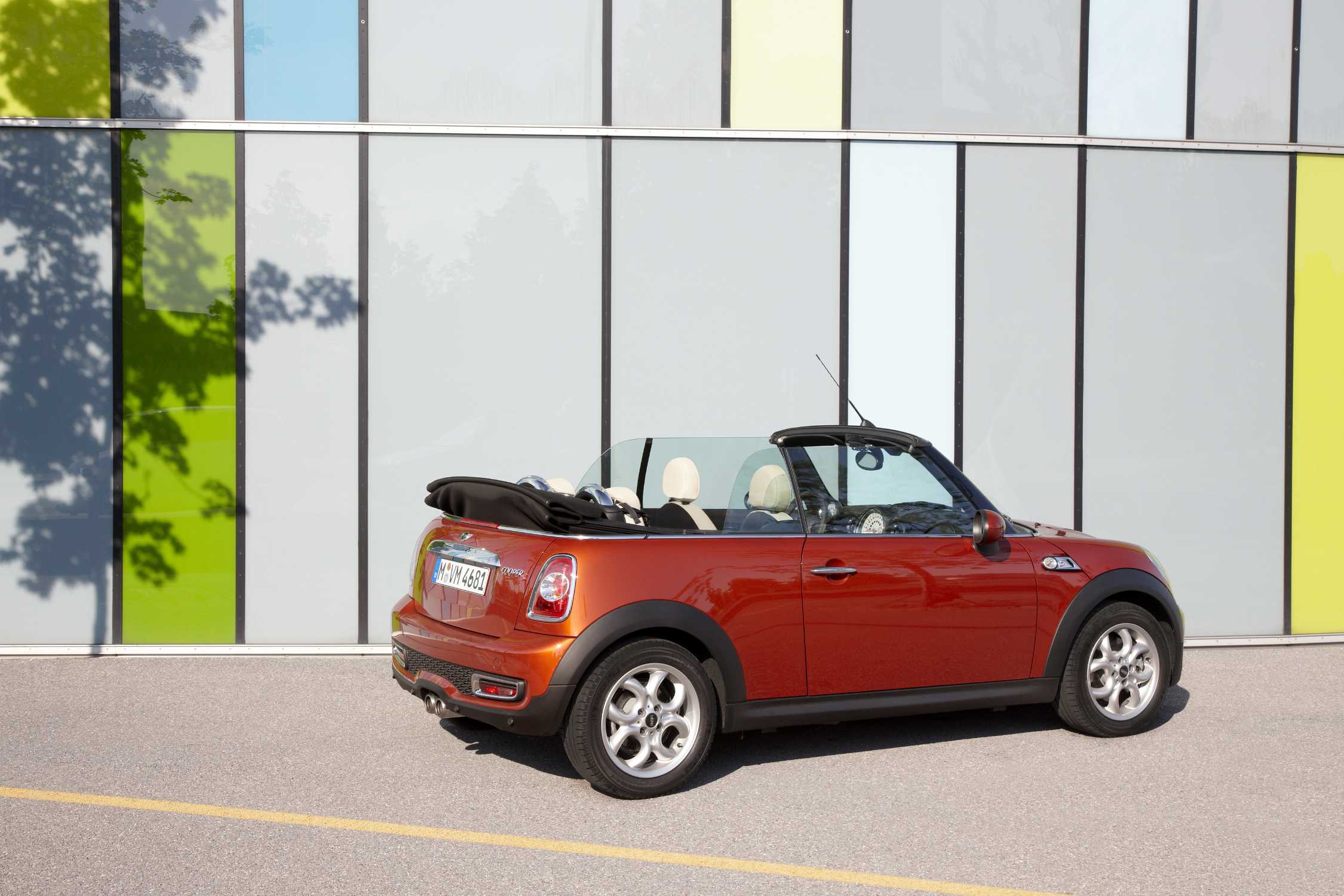 Мини 2011. Mini Cooper s Cabrio 2011. Мини Купер с 2011 года как по надежности.