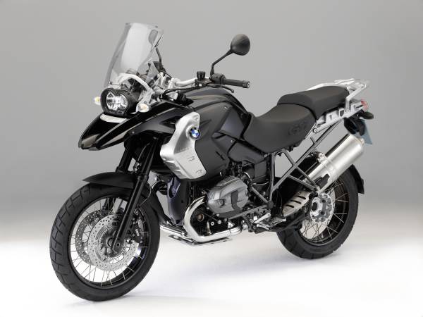 Negro a la potencia de tres.  BMW Motorrad presenta el modelo especial BMW R GS Triple Black.