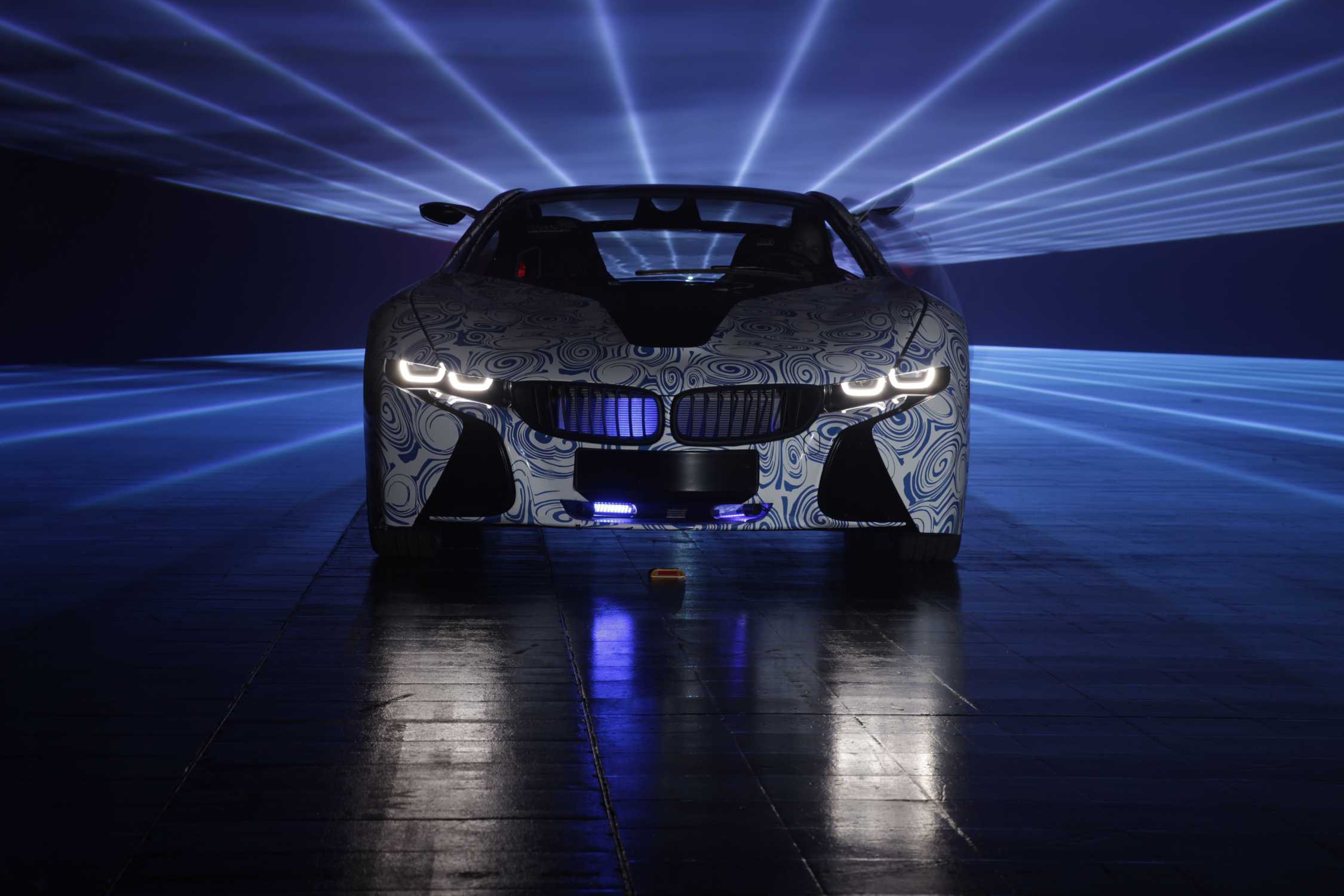 Включи бьющиеся машины. BMW i8 фары в темноте. BMW Light led 2022. BMW Vision EFFICIENTDYNAMICS. Машина в темноте.