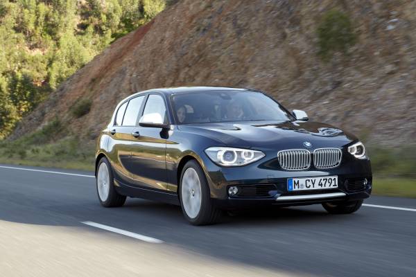 Auto Trophy 2011: triple success for BMW. Readers of Auto Zeitung vote  for the new BMW 1 Series and BMW 5 Series as their favourites in the  compact and upper-range categories 