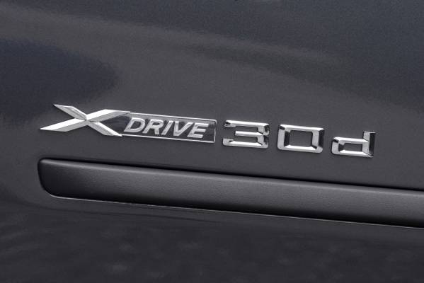 Insignia Para BMW X5 G05 (OEM 51147436011). Original BMW