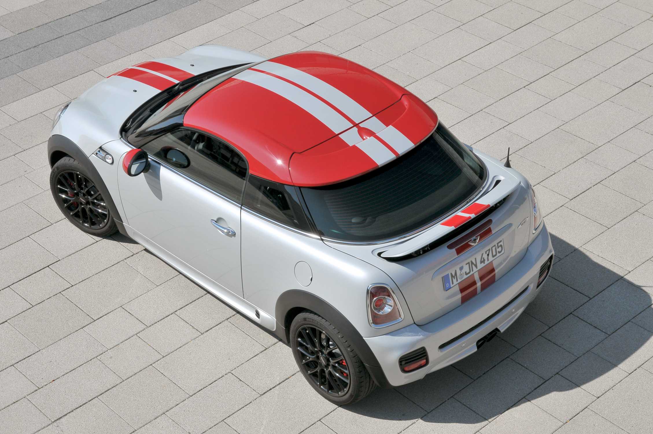 Мини р. Мини Купер r58. Mini Cooper Coupe JCW. Mini John Cooper works Coupé. Mini Cooper, 2012 купе.