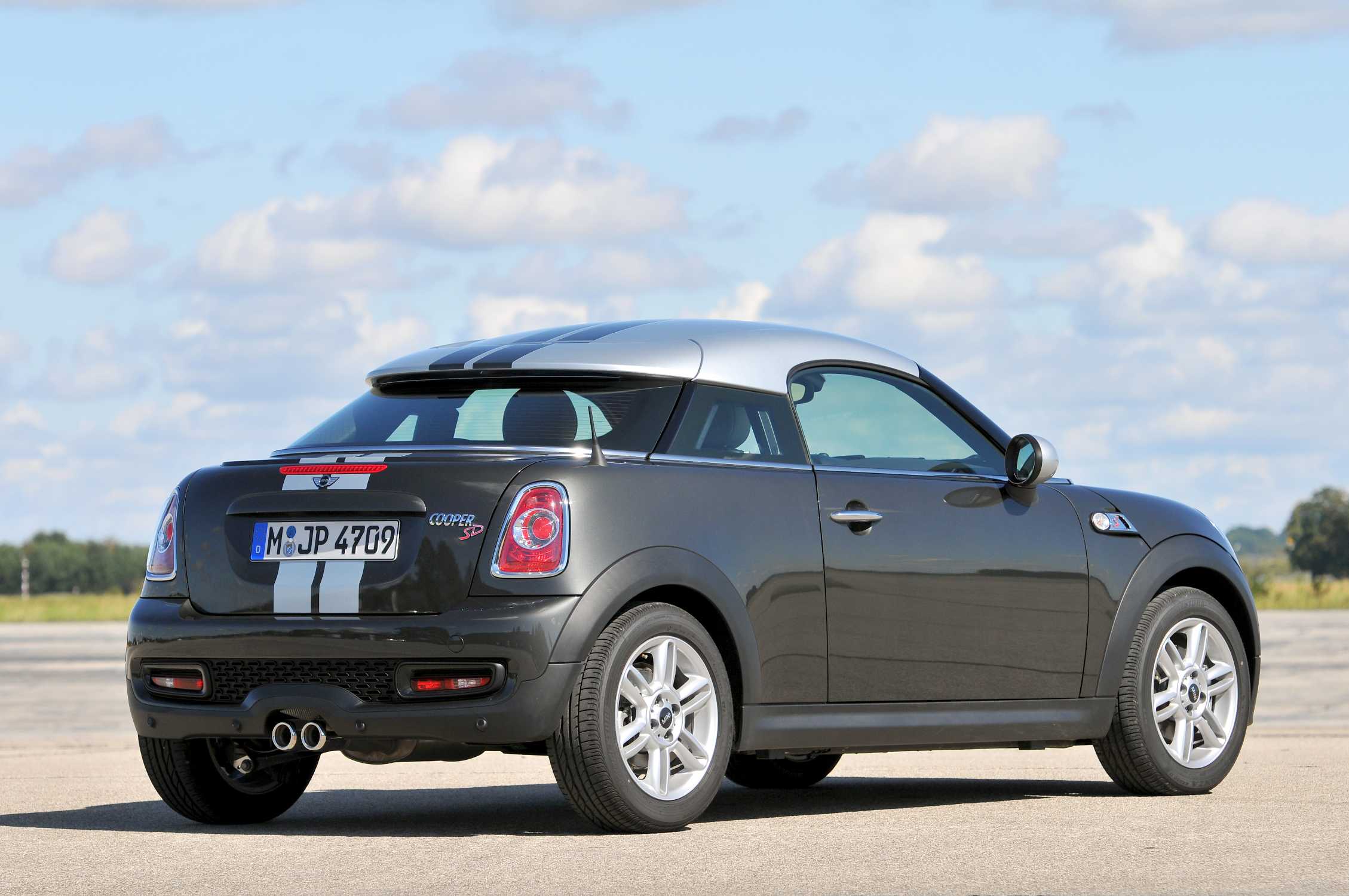 Мини характеристики. Мини Купер r58. Mini Coupe r58. Mini Cooper Coupe. Mini Cooper SD 2011.