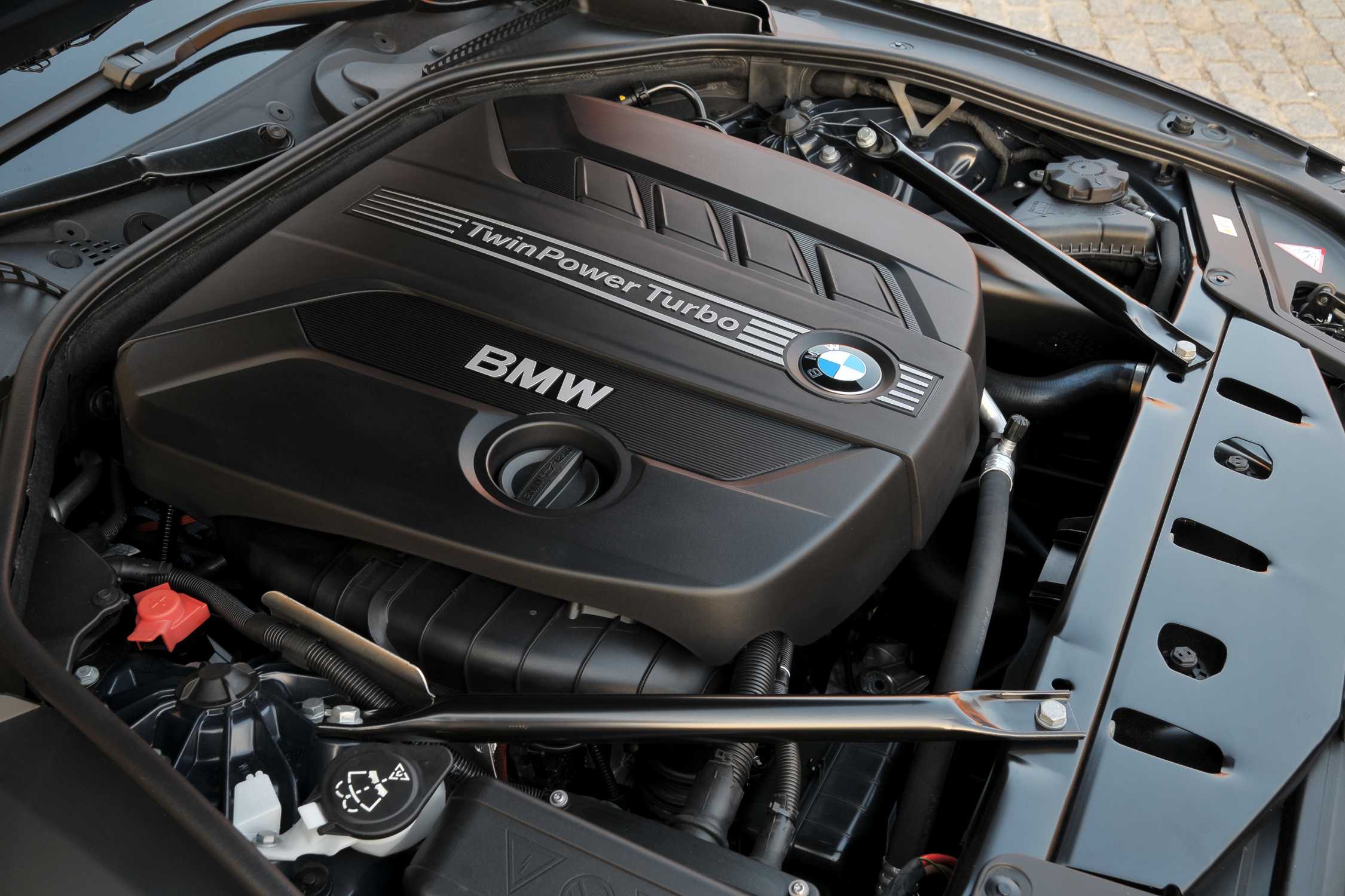 Двигатель bmw 520d. Bmw f10 twin turbo. бмв f10 2.0 дизель. bmw 525 f11. бмв 525 дизель.
