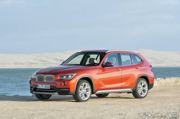 BMW X1に軽快なステアリング操作をサポートするサーボトロニックを全車