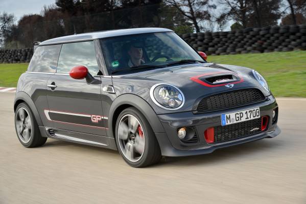 GEARING UP FOR ITS NORTH AMERICAN PREMIERE: THE MINI JOHN COOPER