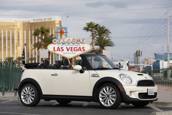 Breaking a record to mark an anniversary: MINI continues its success story  in the USA.