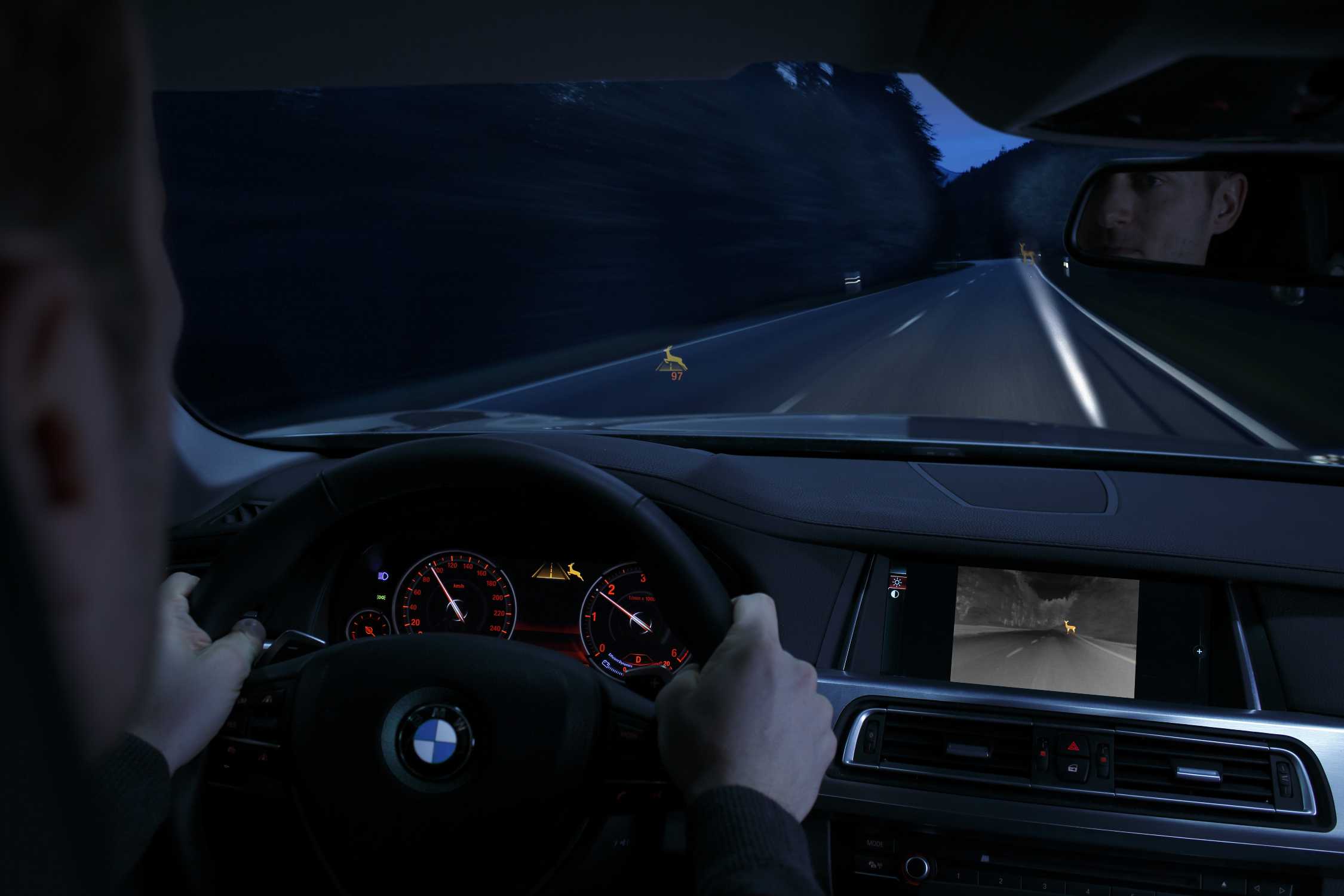 BMW Connected Drive: Night Vision with Dynamic Light Spot and Animal Recogn...