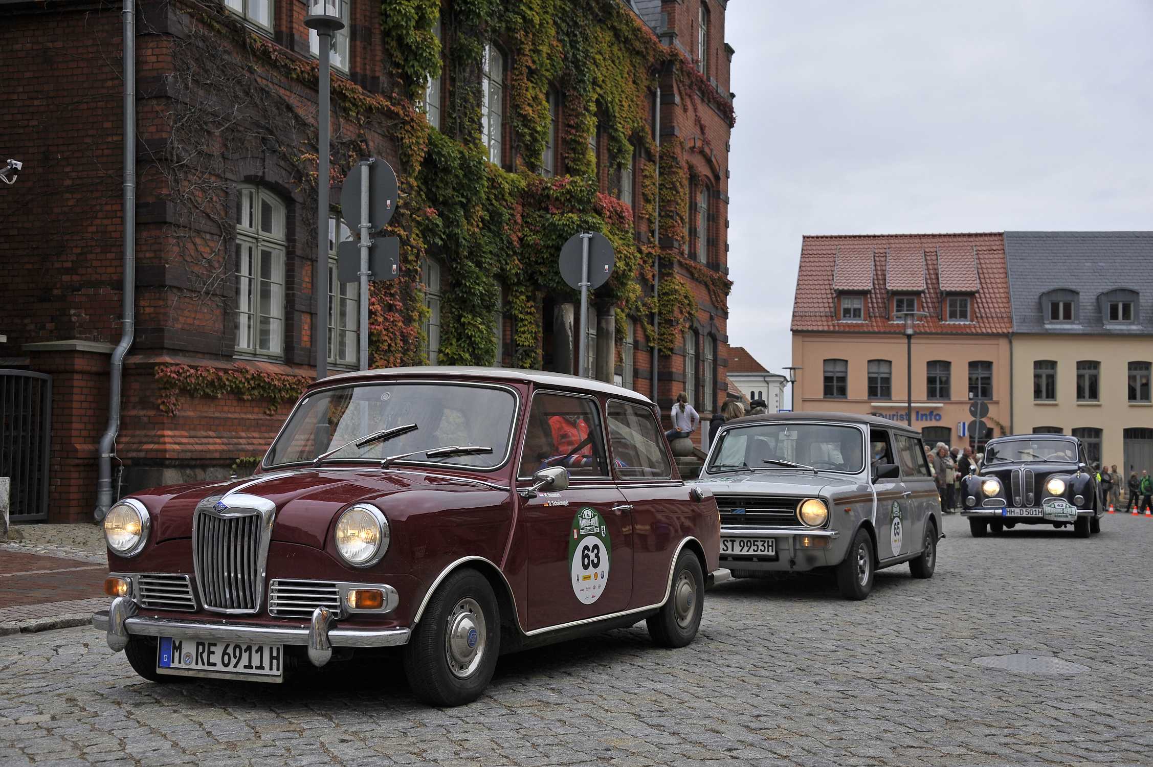 Riley Elf (Model Year 1969) and Mini Clubman Estate (Model Year 1981 ...