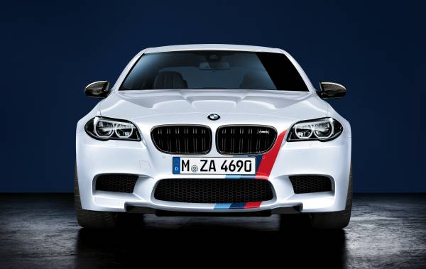 BMW M5 Limousine, BMW M Performance Front- und Heckstreifen, BMW M  Performance Außenspiegelkappen Carbon, BMW M Performance Frontziergitter  Schwarz. (10/2013)