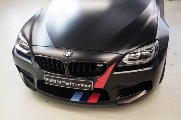 https://mediapool.bmwgroup.com/cache/P9/201310/P90136236/P90136236-martin-tomczyk-and-his-bmw-m6-gran-coup-with-bmw-m-permformance-accessories-10-2013-600px.jpg