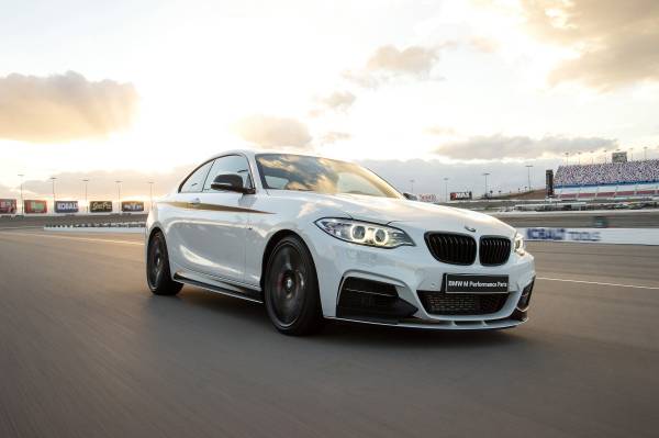 Überlegene Sportlichkeit im Stil von M: BMW M Performance Zubehör für das  BMW 2er Coupé.