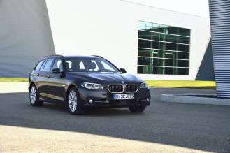 BMW 520d Touring in Sophisto Grey Brilliant Effect (04/2014).
