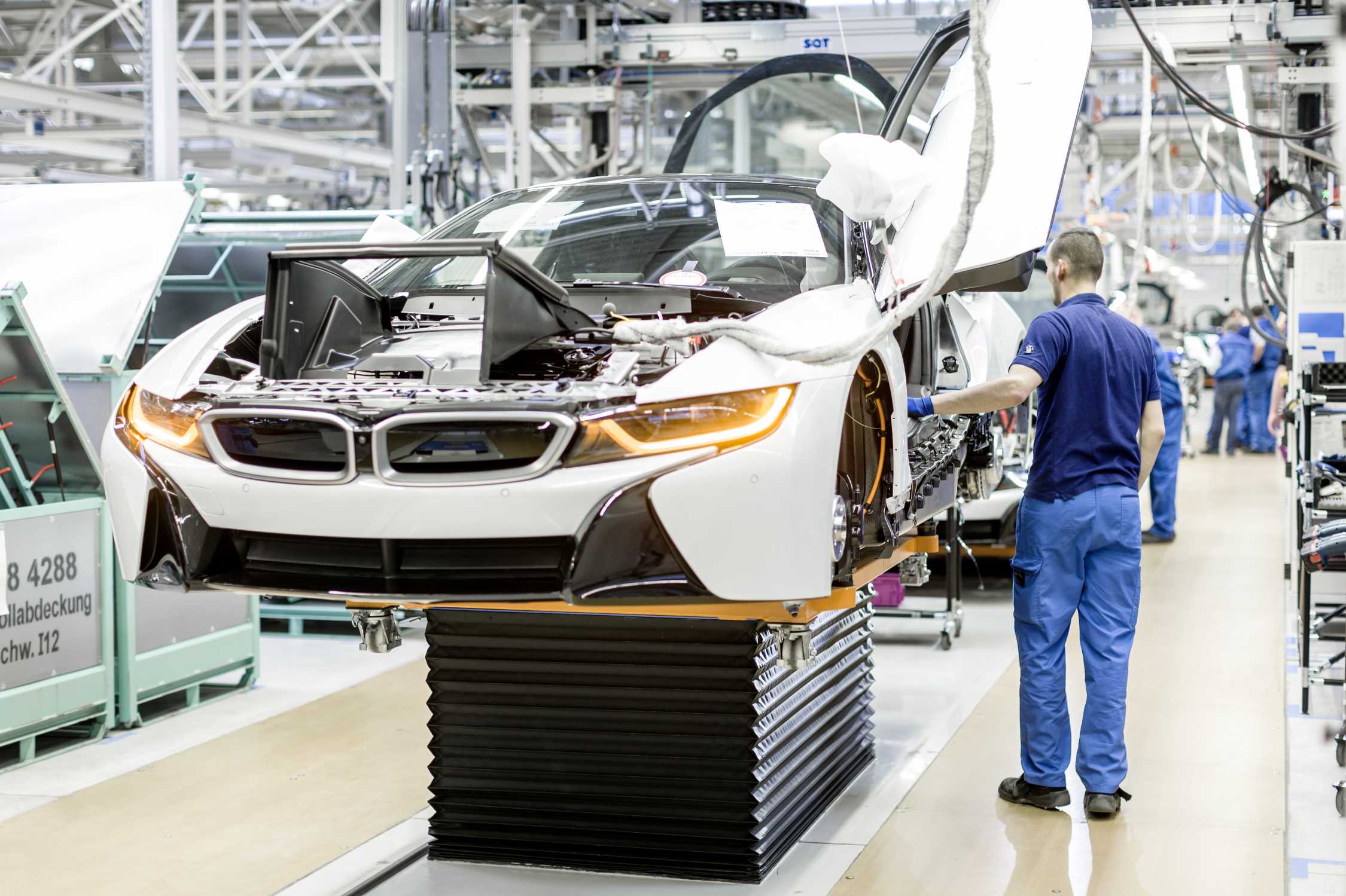 Автомобильные технологии москва. Конвейер БМВ. BMW Factory. Автотор БМВ. BMW zavod.