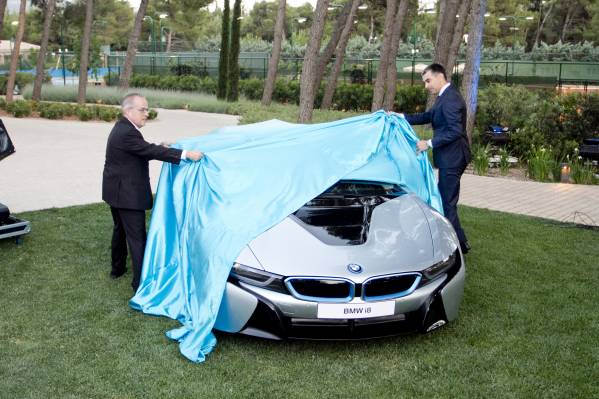 https://mediapool.bmwgroup.com/cache/P9/201405/P90151740/P90151740-bmw-i8-event-at-tatoi-club-05-2014-599px.jpg
