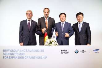 BMW Group and Samsung SDI expand partnership: Signing of a memorandum of understanding for delivery of further battery cells in Seoul/Korea on 14th July 2014.
L-r: Rolf Mafael, German Ambassador of ROK;  Dr. Klaus Draeger, Member of the Board of Management of BMW AG, Purchasing and Supplier Network;  Sangjin Park, SAMSUNG SDI CEO, and  Sangjick Yoon, The Minister of Trade, Industry and Energy