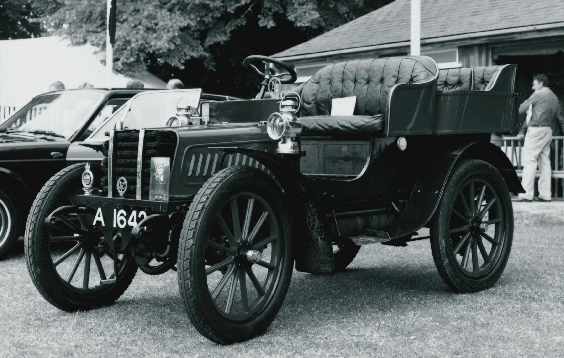 901 FRENCH BUILT - 10HP - TWO CYLINDER DECAUVILLE CAR