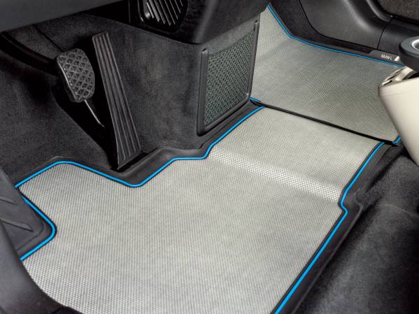 Original BMW i Accessories. BMW i all-weather floor mat in the BMW i3  (08/2014)