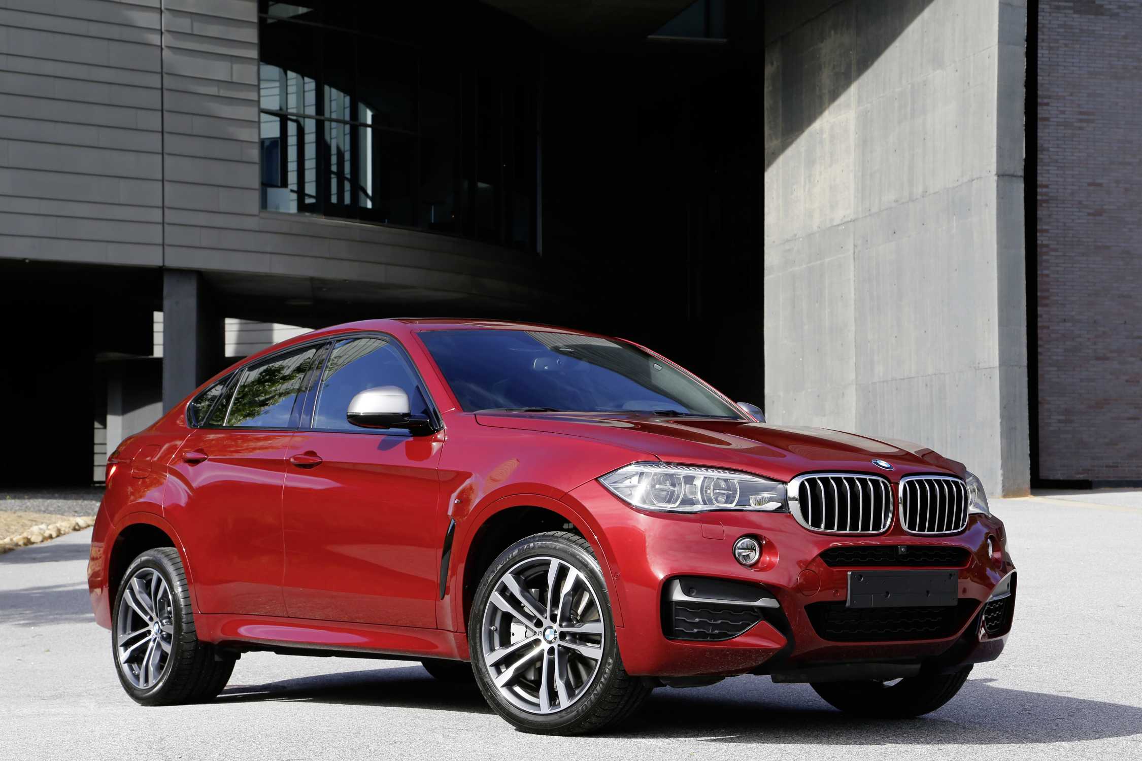 X6 год выпуска. BMW x6 m50. БМВ х6 красная. BMW x6 50d. BMW x6m 2014.