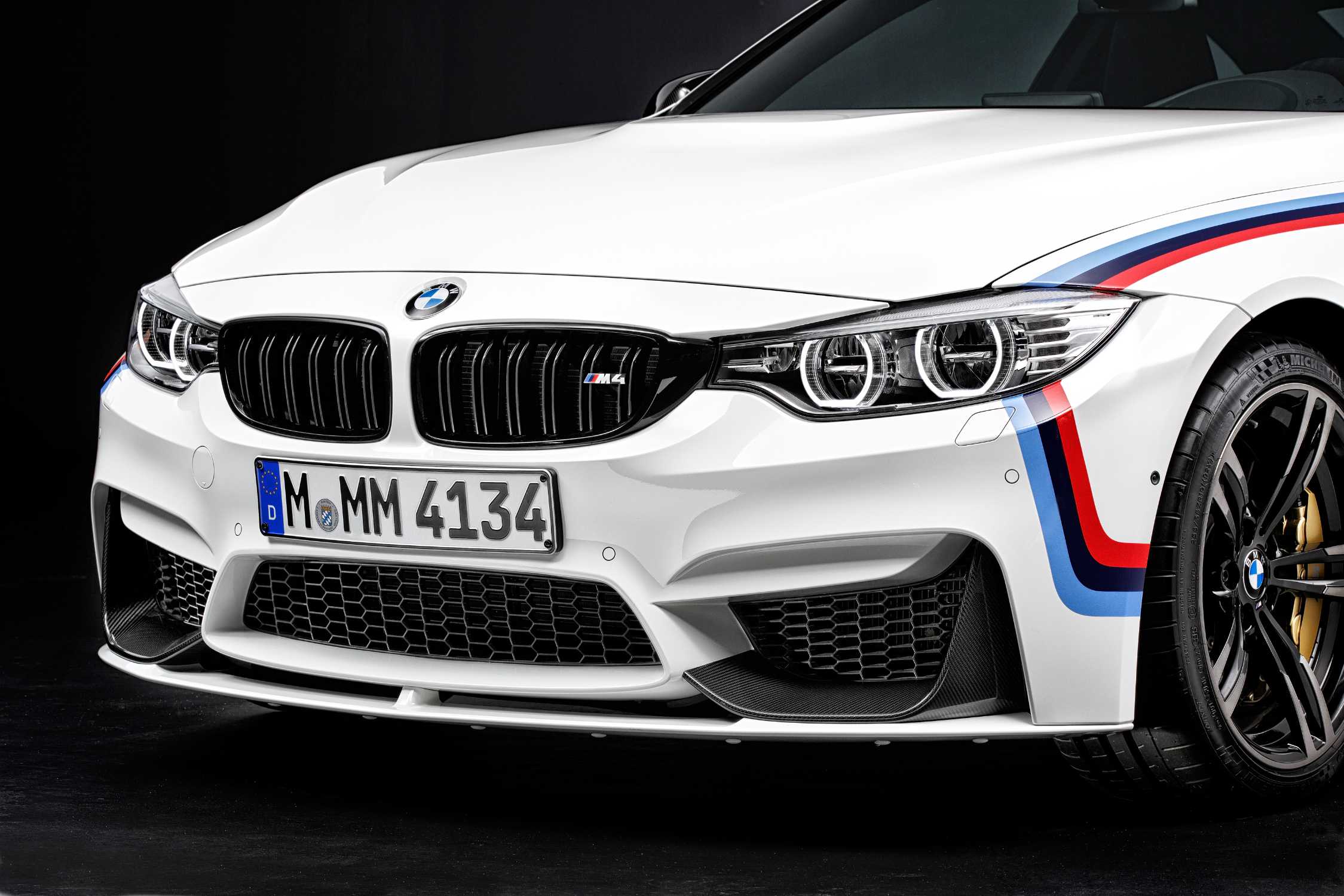 Bmw m look. BMW f32 m Performance White. BMW m4 m Performance. БМВ м4 перфоманс. БМВ 3 M Performance.