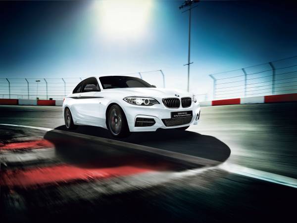 BMW M235i M Performance Edition」を導入