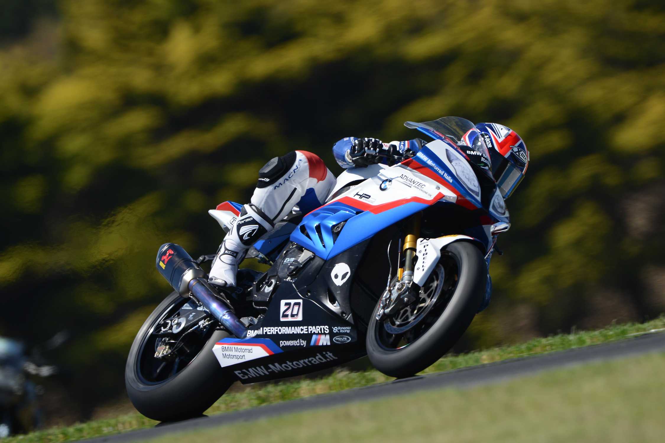 New BMW S 1000 RR has its racing debut in the FIM Superbike World