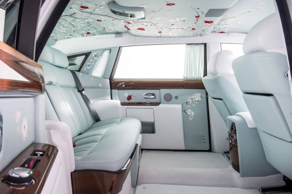 ROLLS ROYCE MOTOR CARS BRINGS SERENITY TO THE 2015 GENEVA