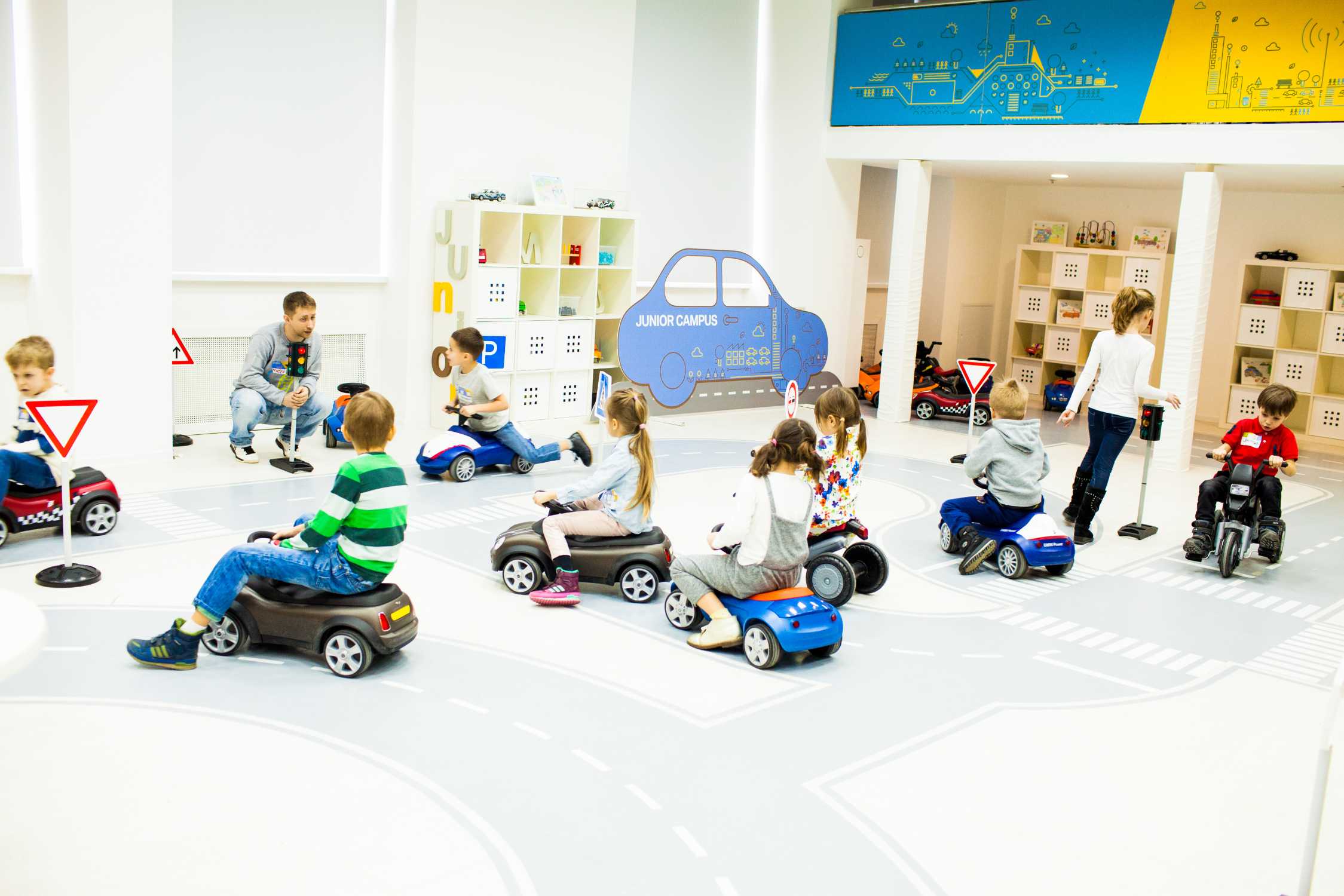 Проект джуниор. Junior Campus BMW. Junior Campus BMW В Москве. Детский кампус. Junior Campus BMW В Москве открытие.