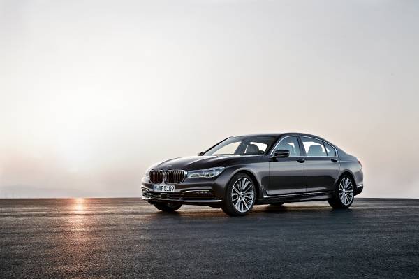 BMW's 7-Series 'gesture controls' work pretty well