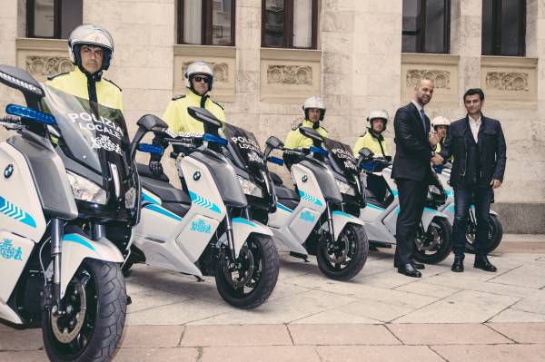 spids renhed punkt BMW Motorrad equips police in Sardinia's capital with 15 BMW C evolution  scooters. After Barcelona, efficient and emission-free police transport has  now also come to Cagliari.