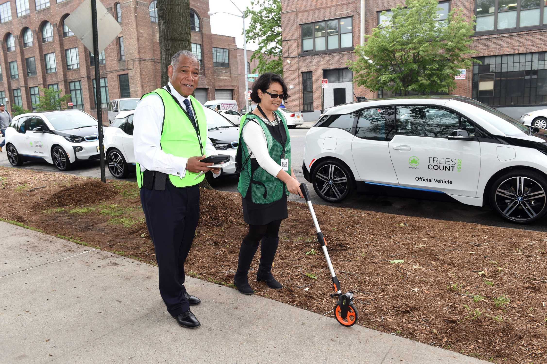 With 20 donated BMW i3 electric vehicles, NYC Parks Commissioner