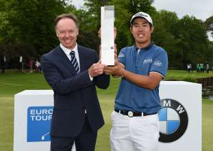 BMW PGA Championship, 24th May 2015 - Dr Ian Robertson, Member of the Board of Management of BMW AG, Sales and Marketing BMW, Byeong-Hun An. © BMW AG (5/2015)