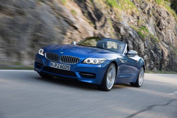 The new BMW in Estoril blue metallic – pictures.