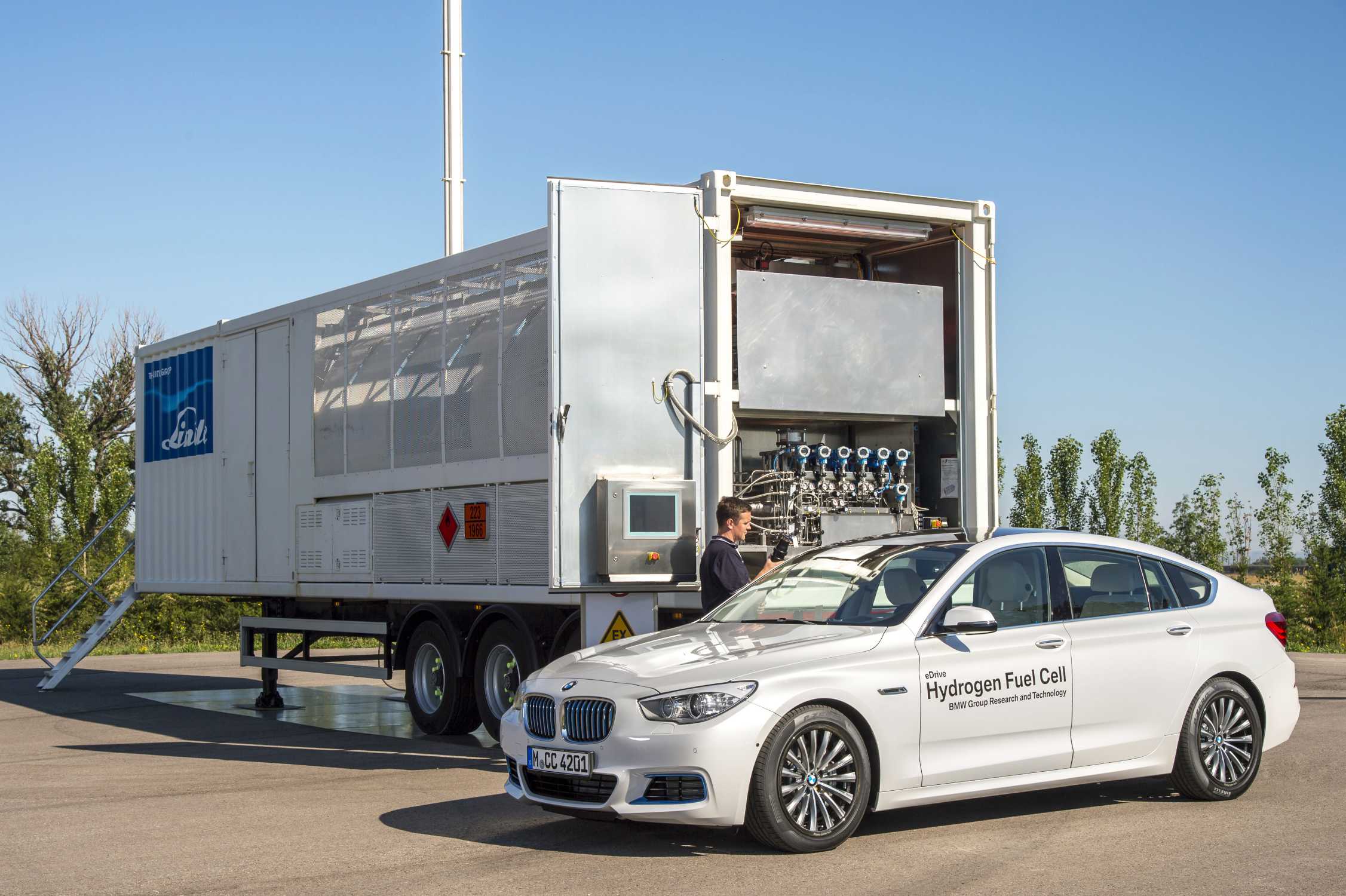 Водородные авто. БМВ И Тойота водородные двигатели. Hydrogen fuel Cell машина. БМВ на водородном топливе. BMW 5 Series на водороде.