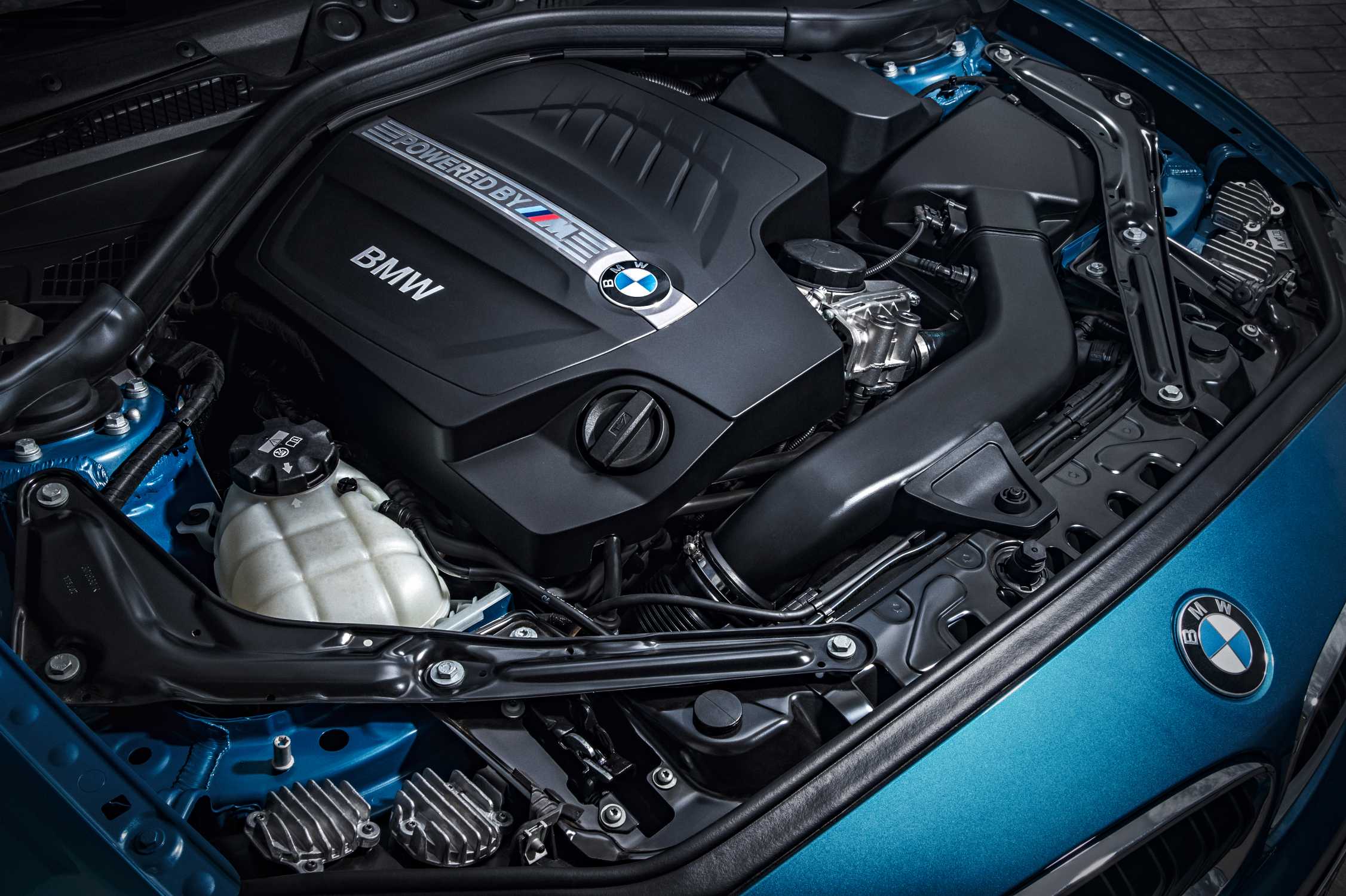 The new BMW M TwinPower Turbo Inline-6-Cylinder Engine (10/2015)