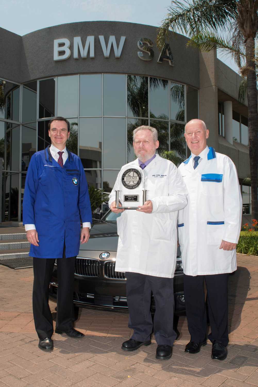 Mr Stephan Huelsenberg, Director of BMW Plant Rosslyn with Mr Rob ...