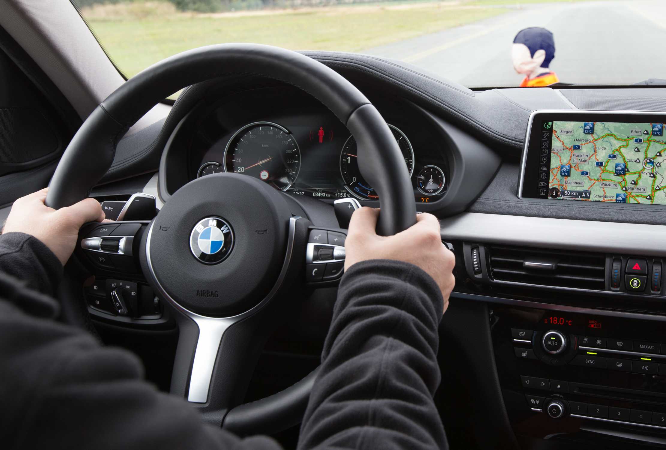 Ассистенты вождения. BMW Driving Assistant. BMW Driver s 4. Test Drive BMW. Driver assist BMW.