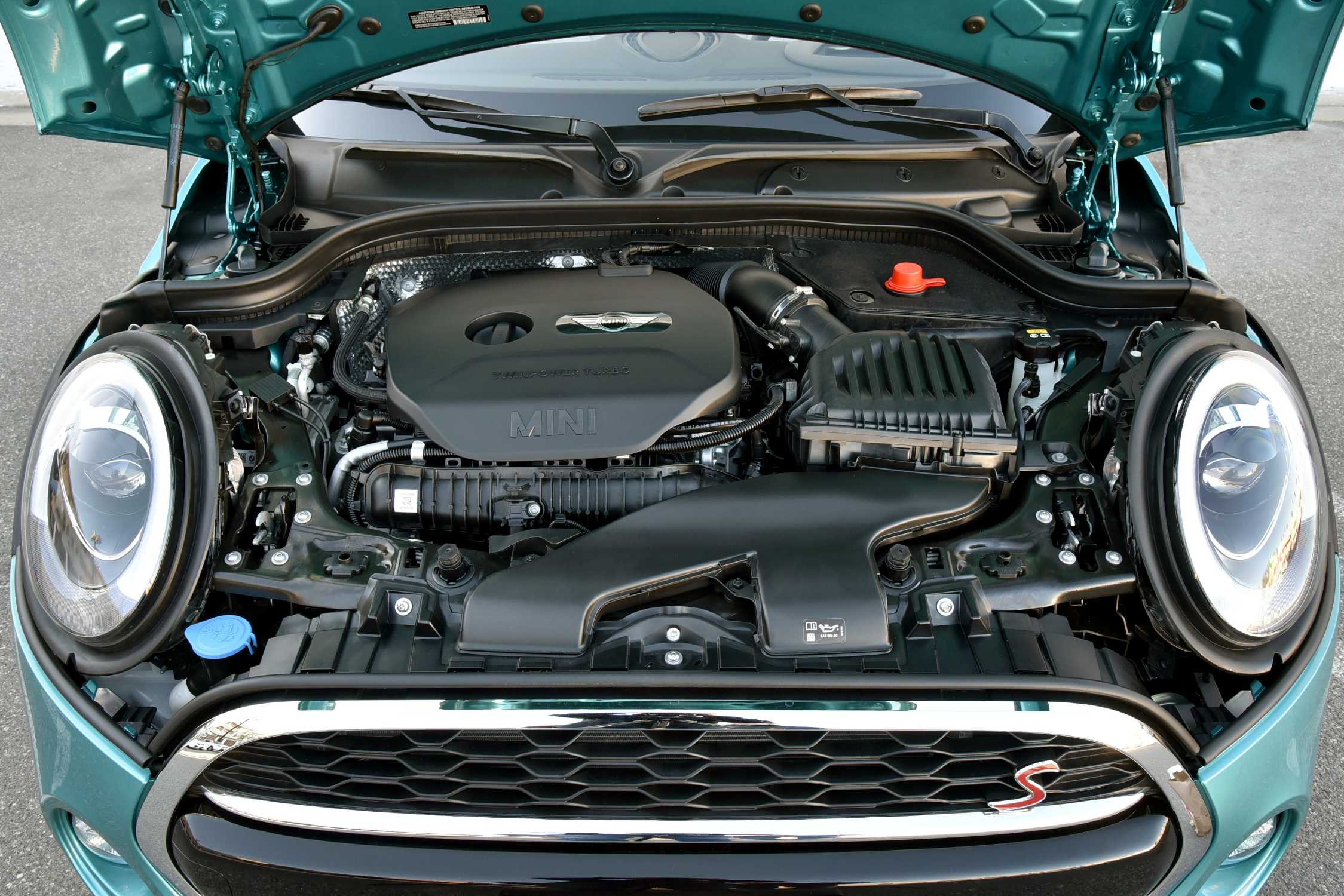 MINI Cooper S Convertible. 2.0 litre MINI TwinPower Turbo in-line ...