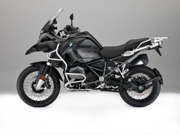  Medidas de renovación del modelo de BMW Motorrad para el modelo del año 2017. Nuevo modelo especial BMW R 1200 GS Adventure “Triple Black”.  Precio y lanzamiento al mercado de la BMW R nineT Scrambler.