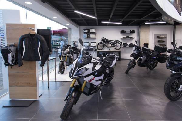  Nueva unidad vertical BMW Motorrad.  BMW Motorrad Hellas y Vagianelis S.A.  inauguró su nueva tienda en Ilioupoli.