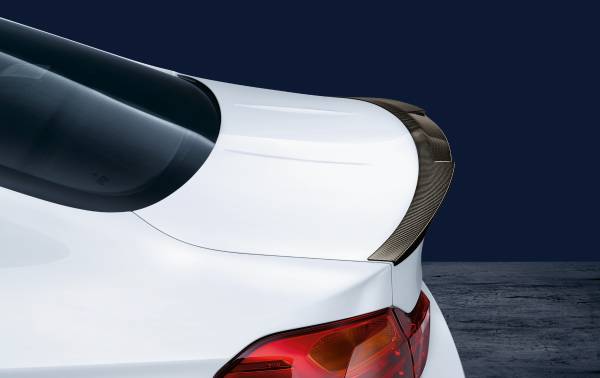  BMW M4 Coupé (F8), alerón trasero BMW M Performance, fibra de carbono.