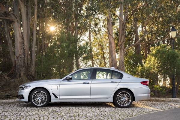 Bmw store 530e saloon