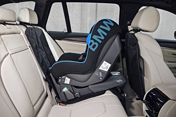 Der neue BMW 5er Touring. BMW Baby Seat Gruppe 0+ mit Isofix Base