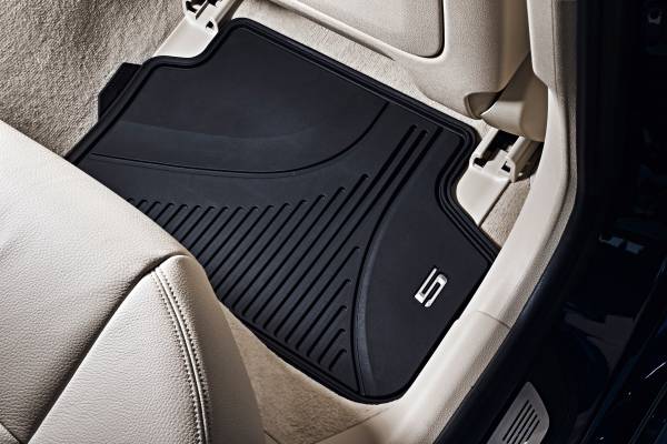 The new BMW 5 Series Touring. Floor mats, all-weather rear. Original BMW  Accessories for the new BMW 5 Series Touring (02/2017).