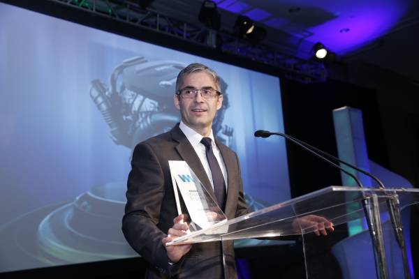 https://mediapool.bmwgroup.com/cache/P9/201701/P90246474/P90246474-roberto-rossetti-vice-president-of-engineering-at-bmw-of-north-america-at-the-2017-wards-10-best-eng-600px.jpg