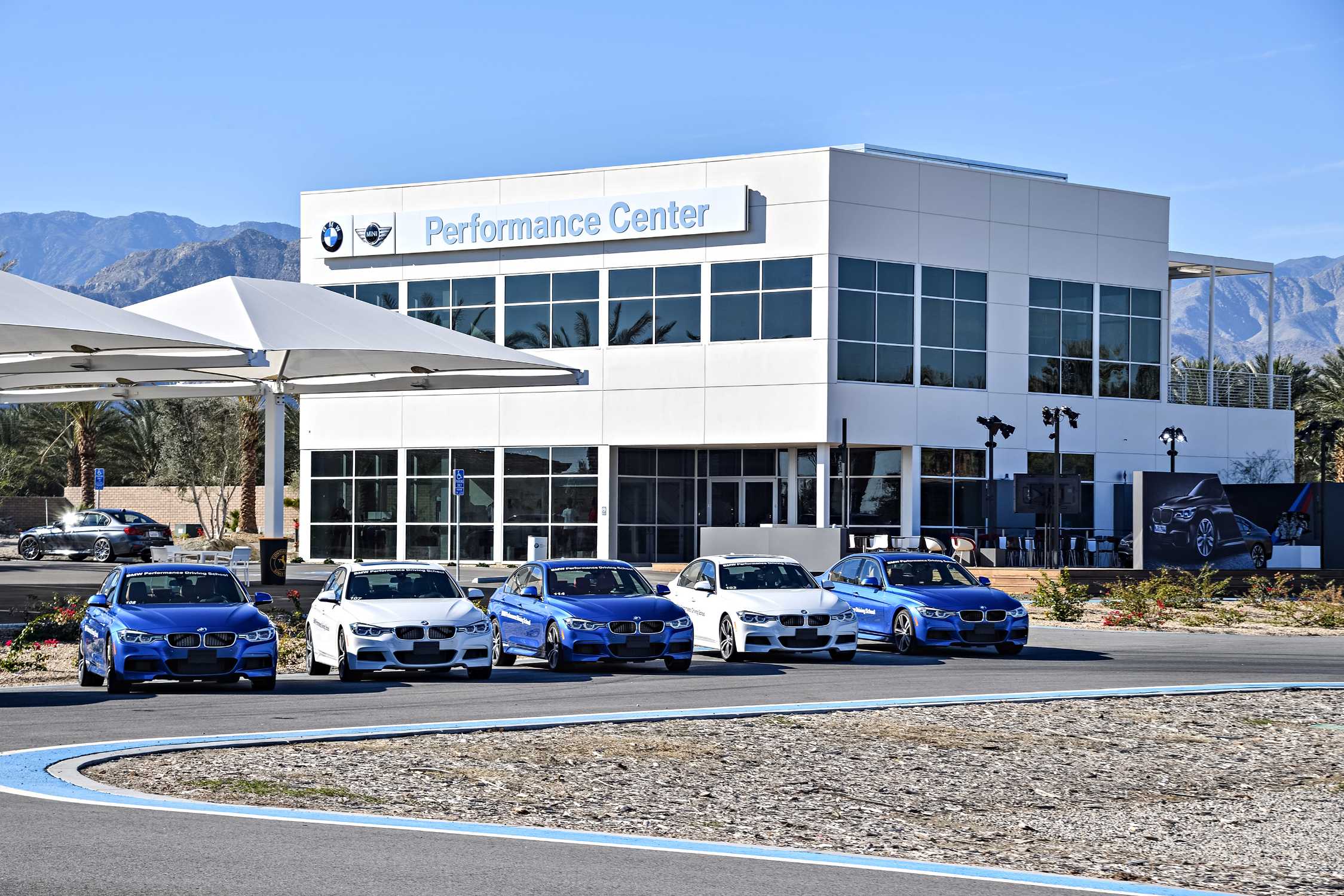 BMW Performance Center West (01/2017).
